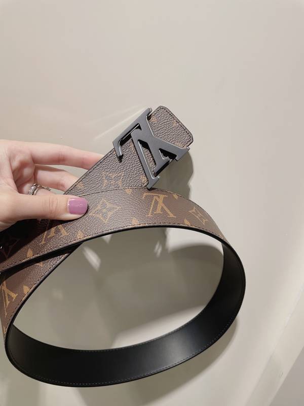 Louis Vuitton 40MM Belt LVB00373